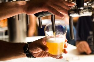 Boisson, bière servi au bar du foyer des marins de rouen
